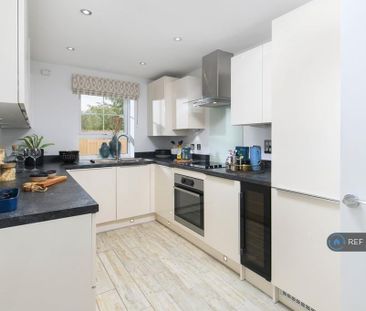 1 bedroom in a house share to rent - Photo 4