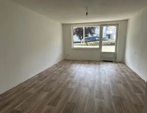 Moderne und helle Wohnung mit Balkon und attraktivem Grundriß - Foto 1