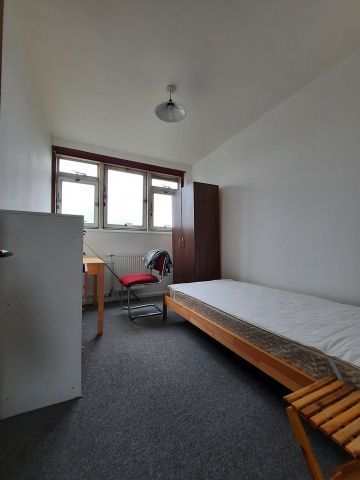 3 Bed Maisonette, Maskelyne Close, SW11 - Photo 3