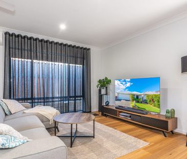 Beautiful Modern 3 Bedroom Home ! - Photo 3