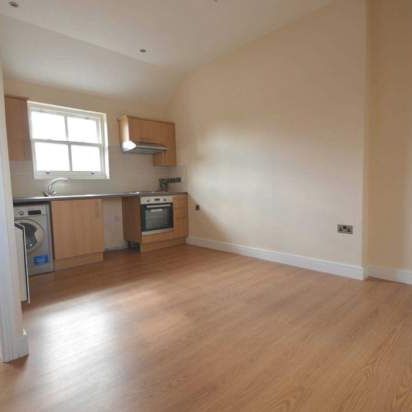 1 bedroom property to rent in Addlestone - Photo 3