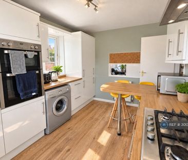 3 bedroom flat to rent - Photo 5