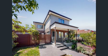 Contemporary Comfort Meets Low-Maintenance Living - Photo 3