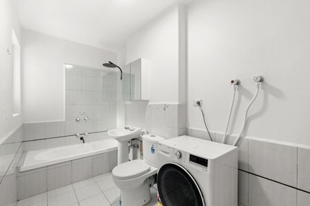 Renovated 2 Bedroom Moments from St Kilda beach - Photo 5