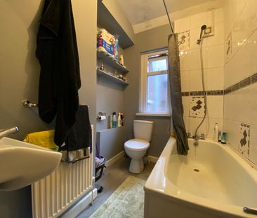 Howard Terrace, Adamsdown - Photo 3