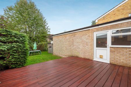 4 bedroom semi-detached house to rent - Photo 2