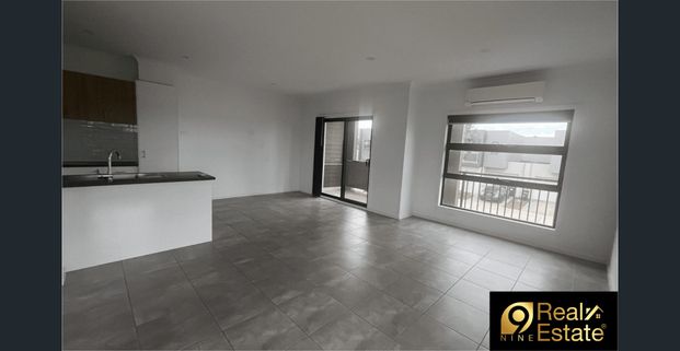 Convenience at Your Doorstep – Walk to Station & Shops! - Photo 1