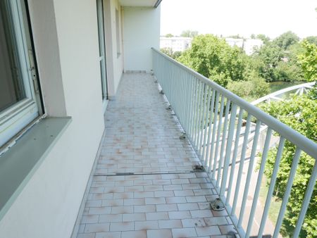 Très beau et lumineux 3 pièces avec balcon – Montagne-verte / rue de l’Elmerforst - Photo 2