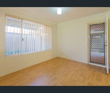 Charming Family Home in Bertram Awaits! - Photo 4