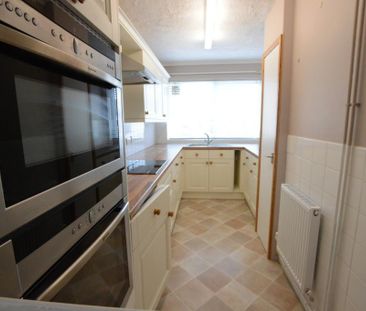 2 bedroom semi-detached bungalow to rent - Photo 4