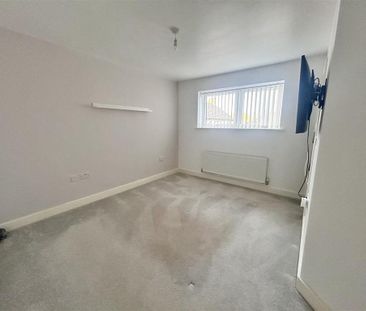 4 bedroom semi-detached house to rent - Photo 6