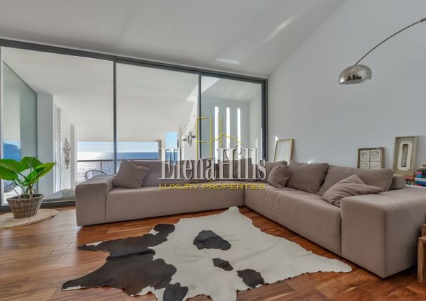 Large reformed apartment with magnificent sea views in front of the Mascarat Beach, Altea, Alicante