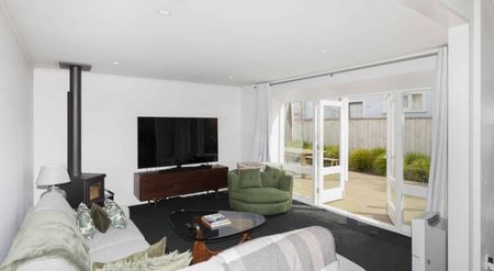 Beautifully Renovated Home in the Heart of Fendalton - Photo 4
