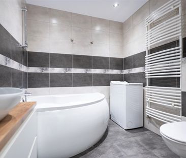 w garażu podziemnym - Фото 4