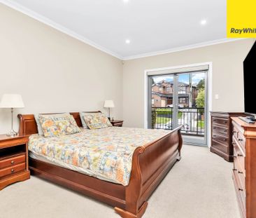 A modern home in a blue-chip neighborhood - Photo 4