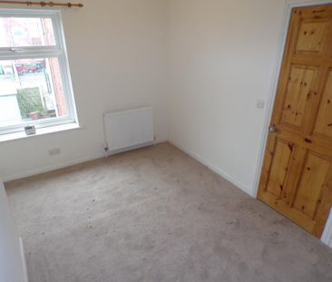 2 bedroom end of terrace house to rent - Photo 6