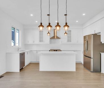 For Lease - 91 Berkely Street, Wasaga Beach, Ontario - Photo 2