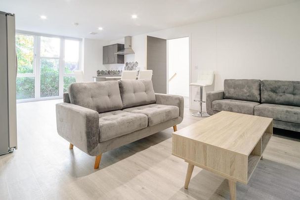 6 bedroom flat to rent - Photo 1