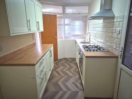 Ridgway, Barton Seagrave, Kettering, NN15 - Photo 4