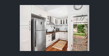 TRES CHIC! - Photo 3