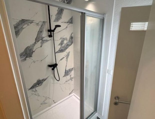 Separates Zimmer inkl. Gemeinschaftsküche/Dusche/Bad/Waschraum - Foto 1