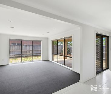 Spacious & Comfortable Family Home in Brookfield - Photo 1