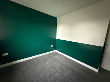 3 bed Town House - To Let - Photo 5