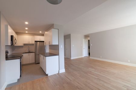 4555 Bonavista Avenue - Photo 4