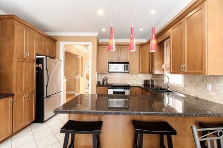 For Lease - 34 Edelweiss Avenue Unit# 2 Bedrooms, Richmond Hill, Ontario - Photo 2