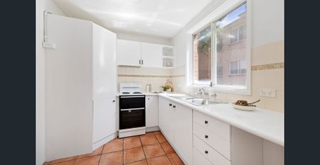 Sunny first-floor apartment in quiet and connected Dee Why pocket - Photo 3