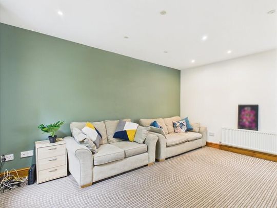 6 bedroom terraced house to rent - Photo 1