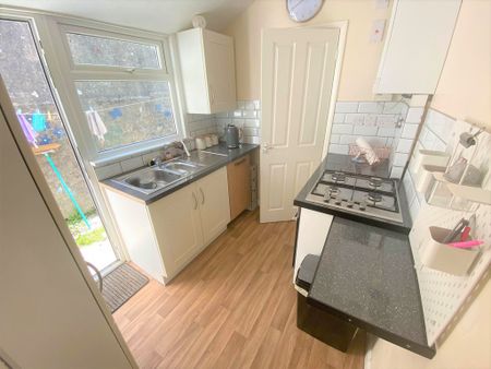 2 bed terraced house to rent in Winchelsea Road, Hastings - Photo 4