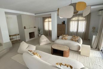 LARGE DETACHED VILLA WITH PRIVATE POOL AND GARDEN