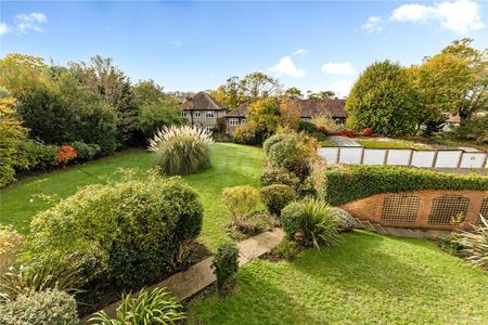 Chesterfield Court, Cranes Park, Surbiton, Surrey, KT5 flat to rent - Photo 2