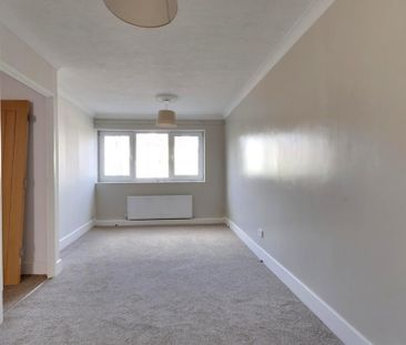 2 bedroom ground floor flat to rent - Photo 1