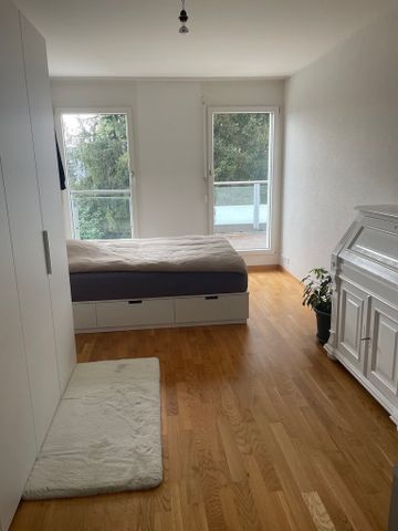 In ruhiger, gepflegter und charmanter Liegenschaft - Photo 3