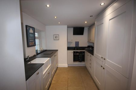 2 bedroom end of terrace house to rent - Photo 5