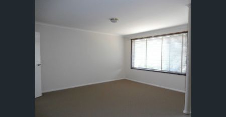 Less Than 5 Minute Walking Distance To Station And Shops - Photo 2