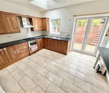 3 bedroom terraced house to rent - Photo 2