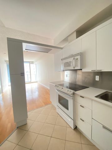 For Lease - 111 Elizabeth Street Unit# 1112, Toronto, Ontario - Photo 2