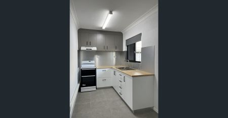 Fully renovated & Fully Air conditioned 1 Bedroom Ground Floor Apartment - Blue Chip Location - Photo 4