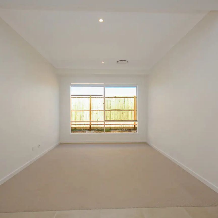 “FAMILY HOME IN HIGHLY SOUGHT-AFTER HAYFIELD ESTATE” - Photo 1