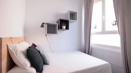 Carrer Gran de Gràcia, Barcelona, Catalonia 08012 - Photo 2