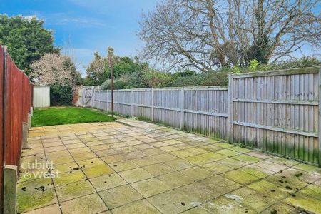 3 bedroom terraced house to rent - Photo 3