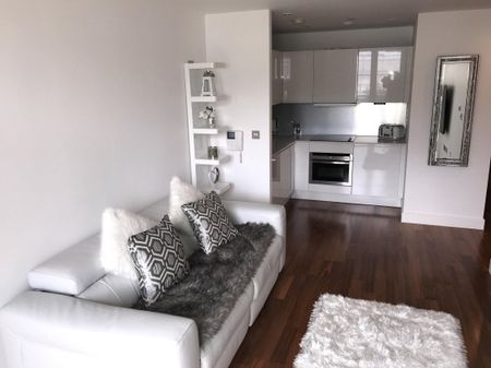 The Hayes, CARDIFF - Photo 2