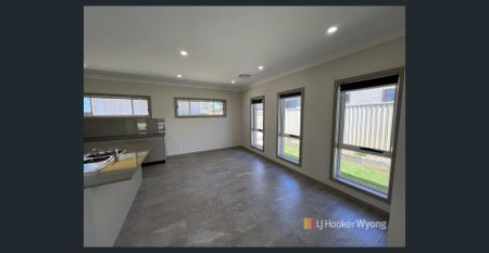 Charming Charmhaven Brand new no expense spared. - Photo 3