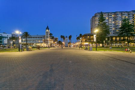 Modern Two Bedroom Unit on the Broadway - Photo 3