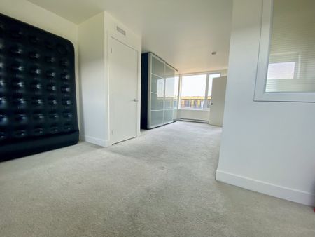 Montréal Est: Maison de 3 chambres offert en location semi-meublé. - Photo 2