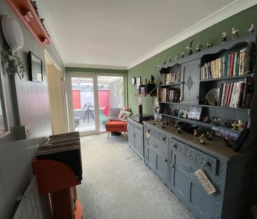 3 bedroom semi-detached house to rent - Photo 2