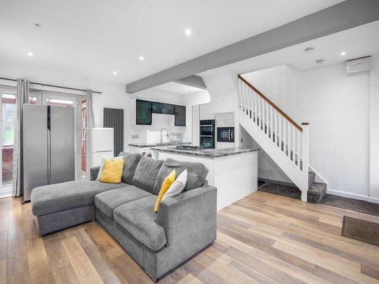 3 bedroom semi-detached house to rent - Photo 1